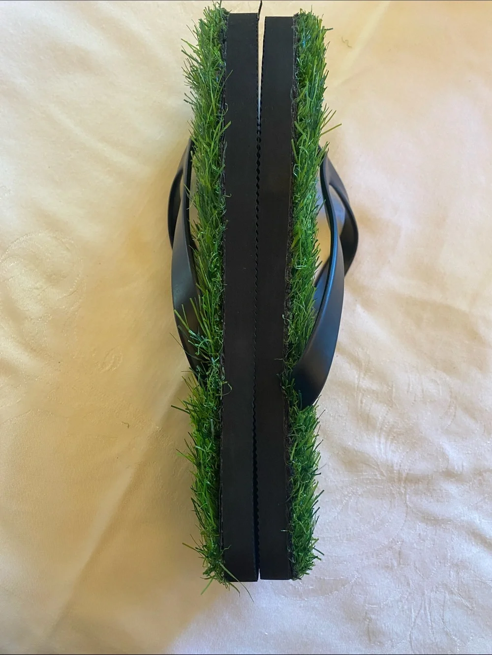 New Men's Size 11 Artificial Grass Flip Flops Novelty Turf Sandals